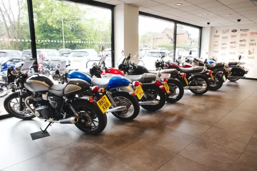 showroom-bulldog-triumph-18.jpg