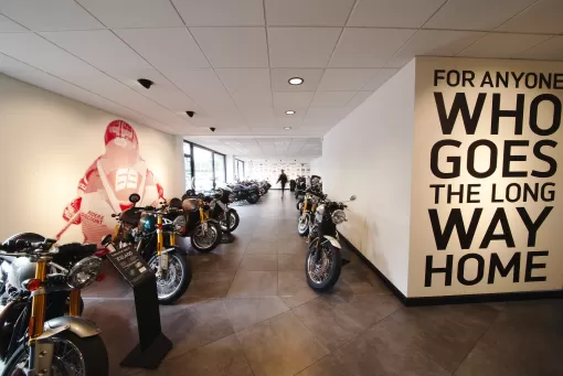 showroom-bulldog-triumph-50.jpg